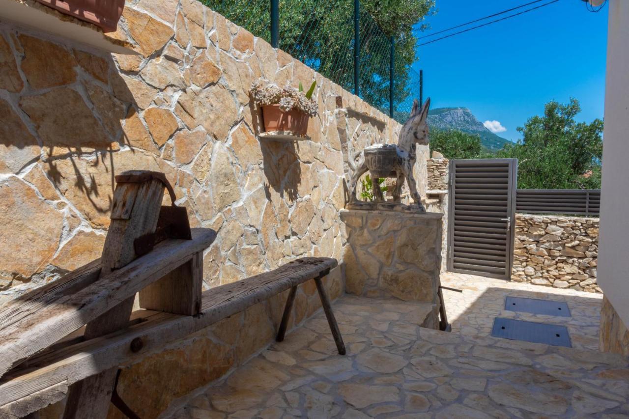 Plum Holiday Home Kaštel Stari Buitenkant foto