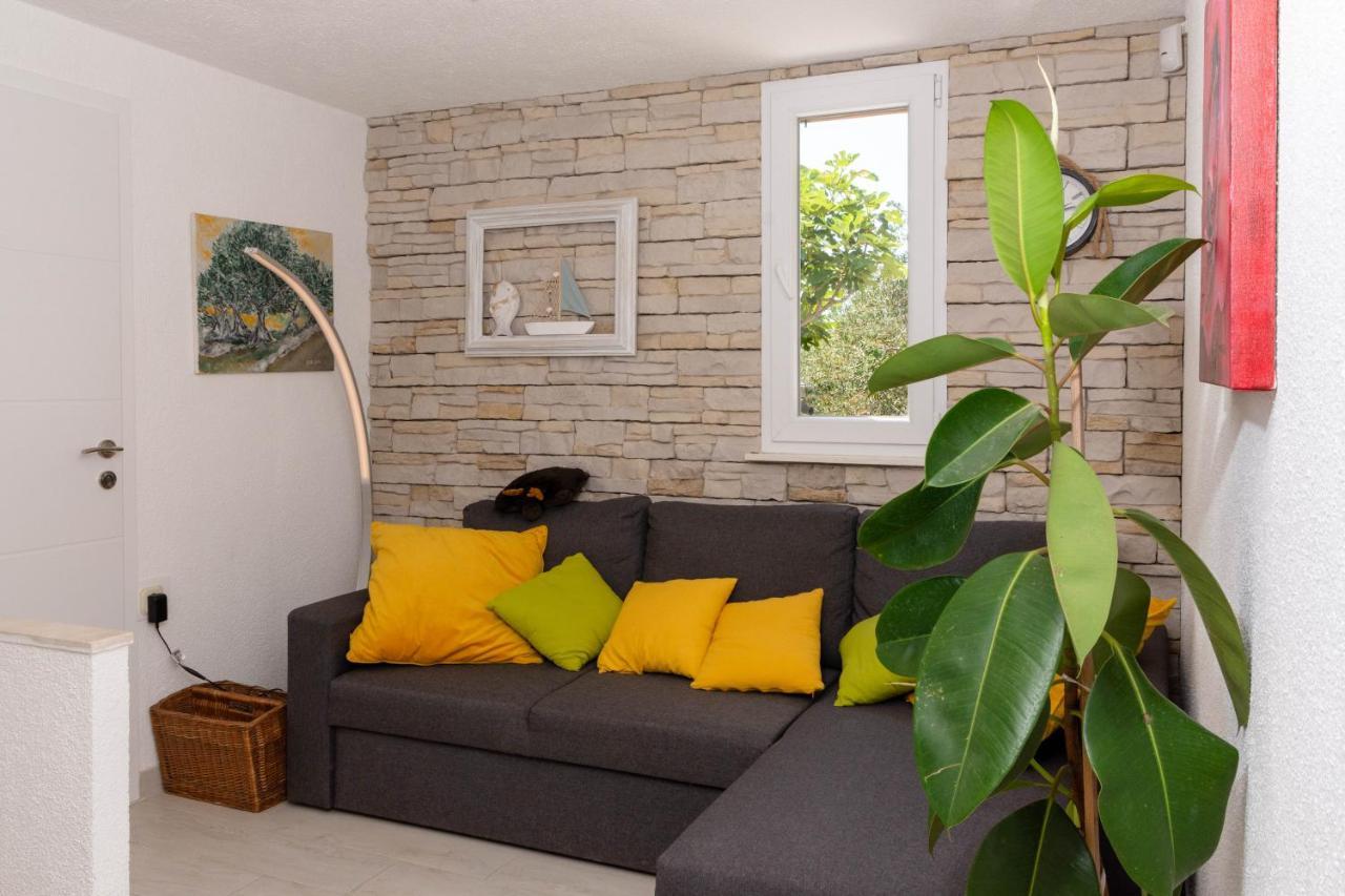 Plum Holiday Home Kaštel Stari Buitenkant foto