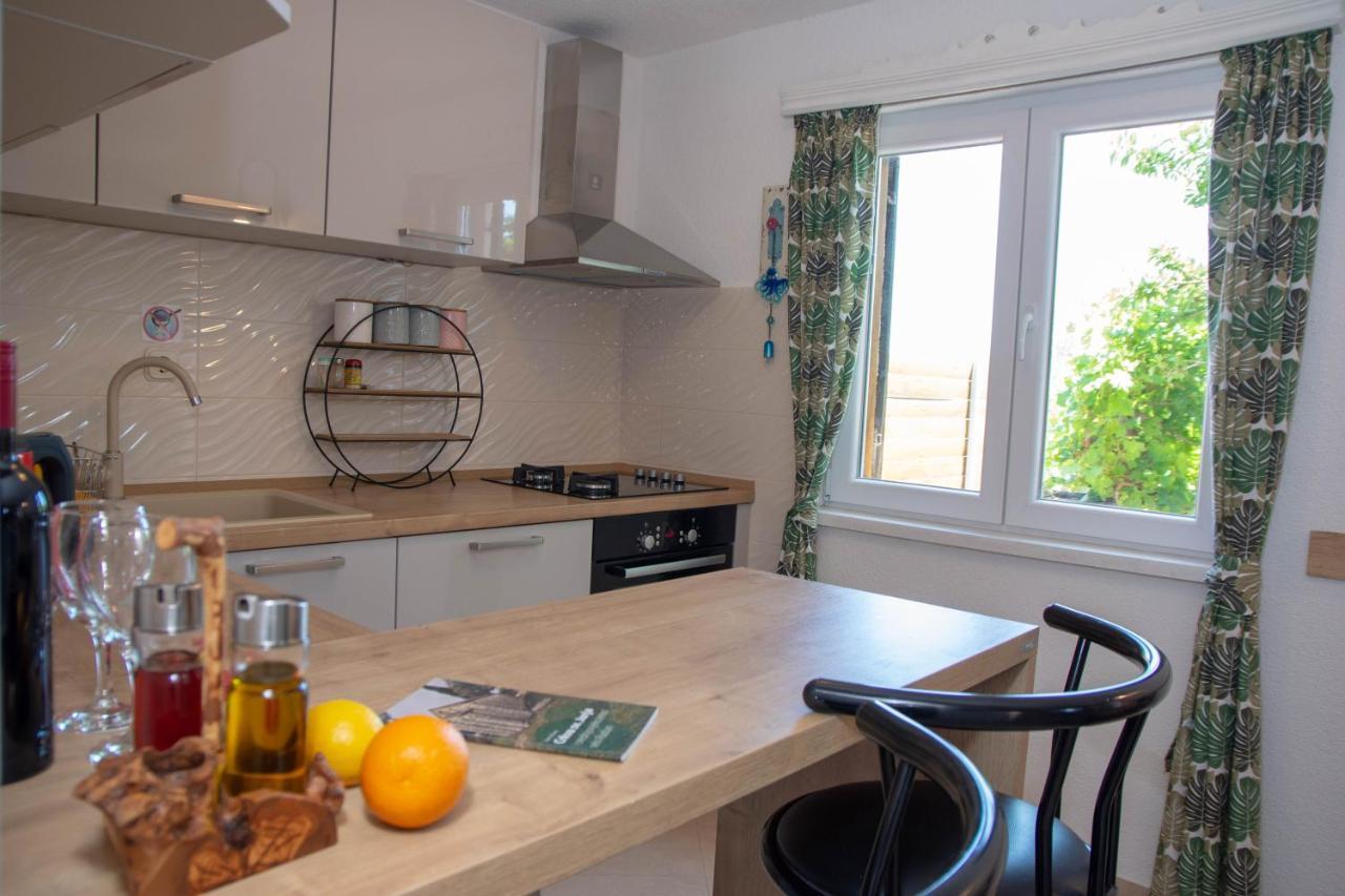 Plum Holiday Home Kaštel Stari Buitenkant foto