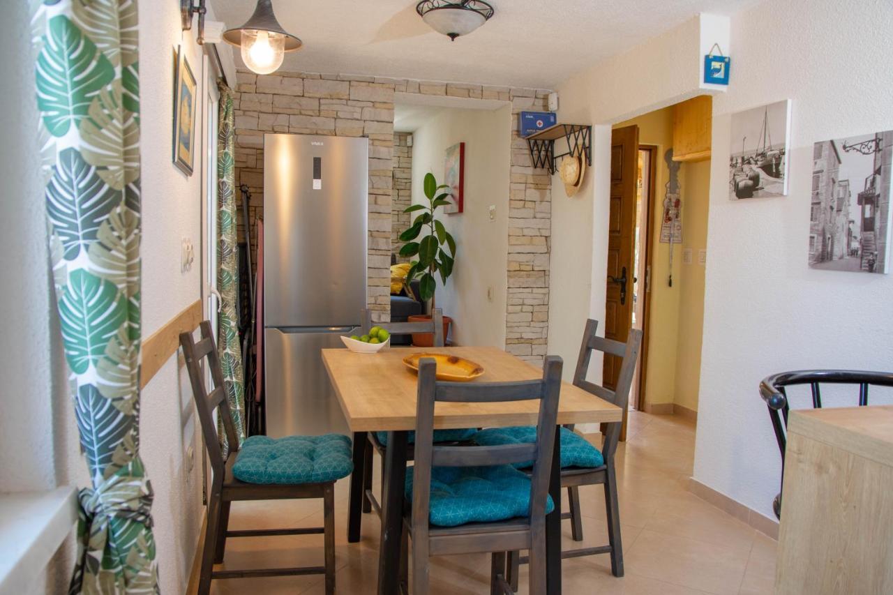 Plum Holiday Home Kaštel Stari Buitenkant foto