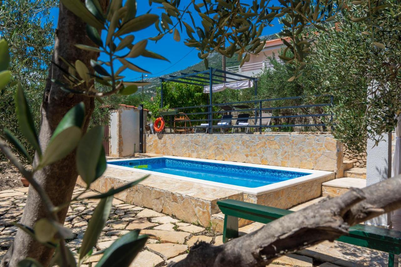 Plum Holiday Home Kaštel Stari Buitenkant foto