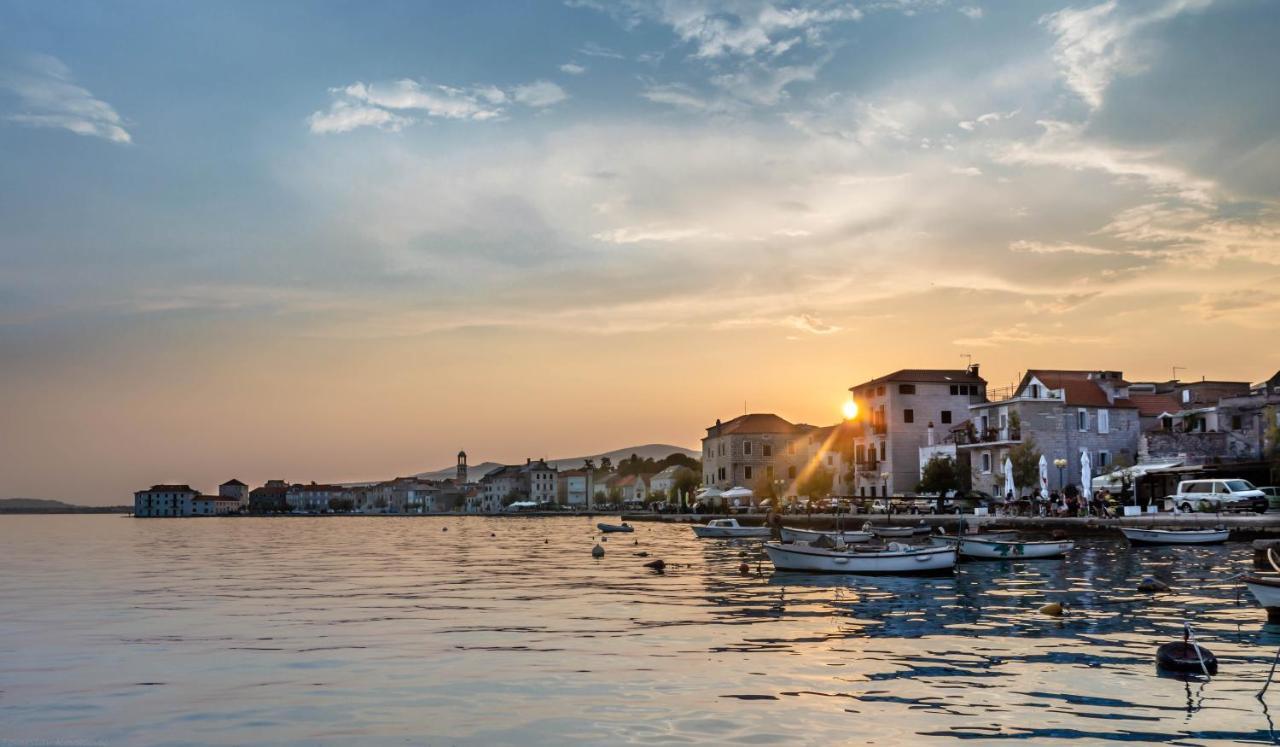 Plum Holiday Home Kaštel Stari Buitenkant foto